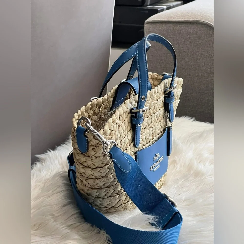 CJ519 - Coach Small Tote - Picture 3 of 13